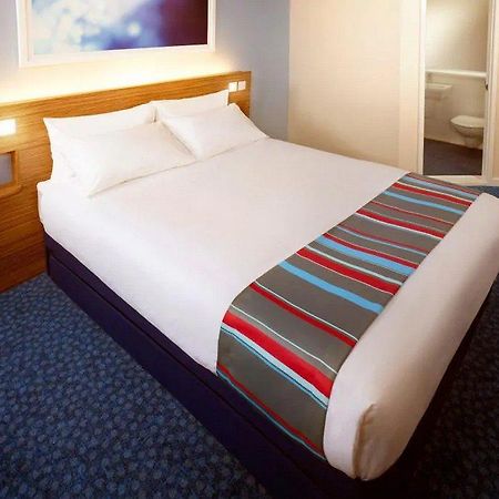 Travelodge Cardiff Central Queen Street Eksteriør bilde