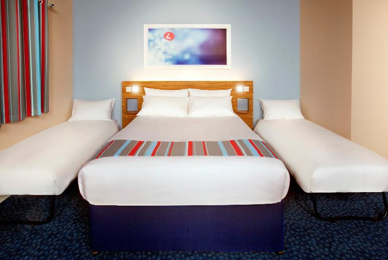Travelodge Cardiff Central Queen Street Eksteriør bilde