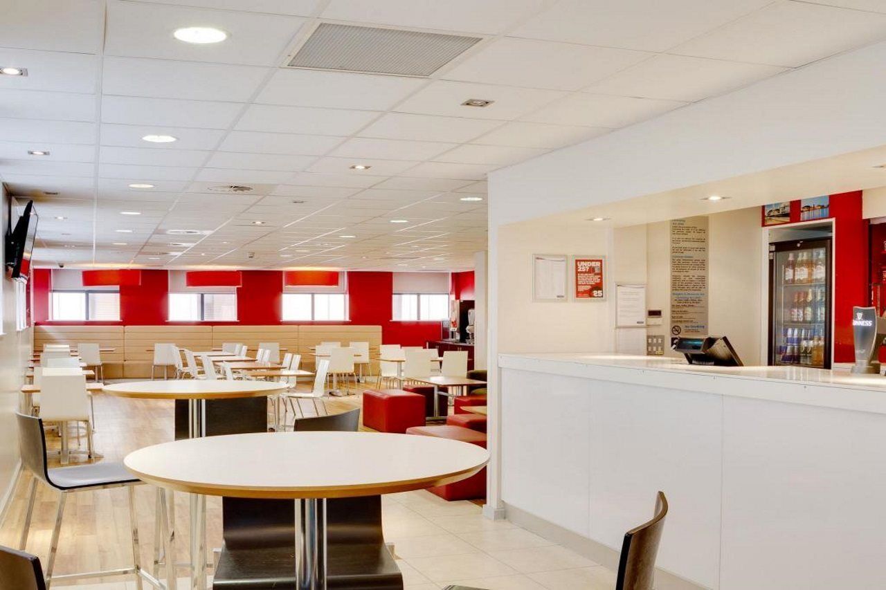 Travelodge Cardiff Central Queen Street Eksteriør bilde