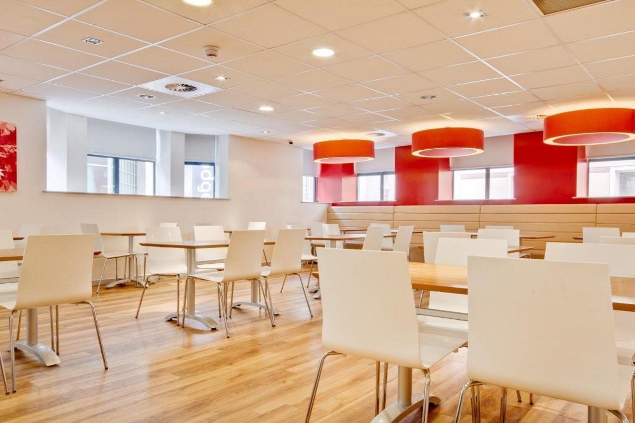 Travelodge Cardiff Central Queen Street Eksteriør bilde