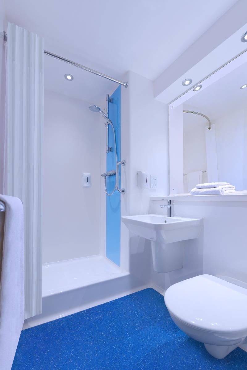 Travelodge Cardiff Central Queen Street Eksteriør bilde